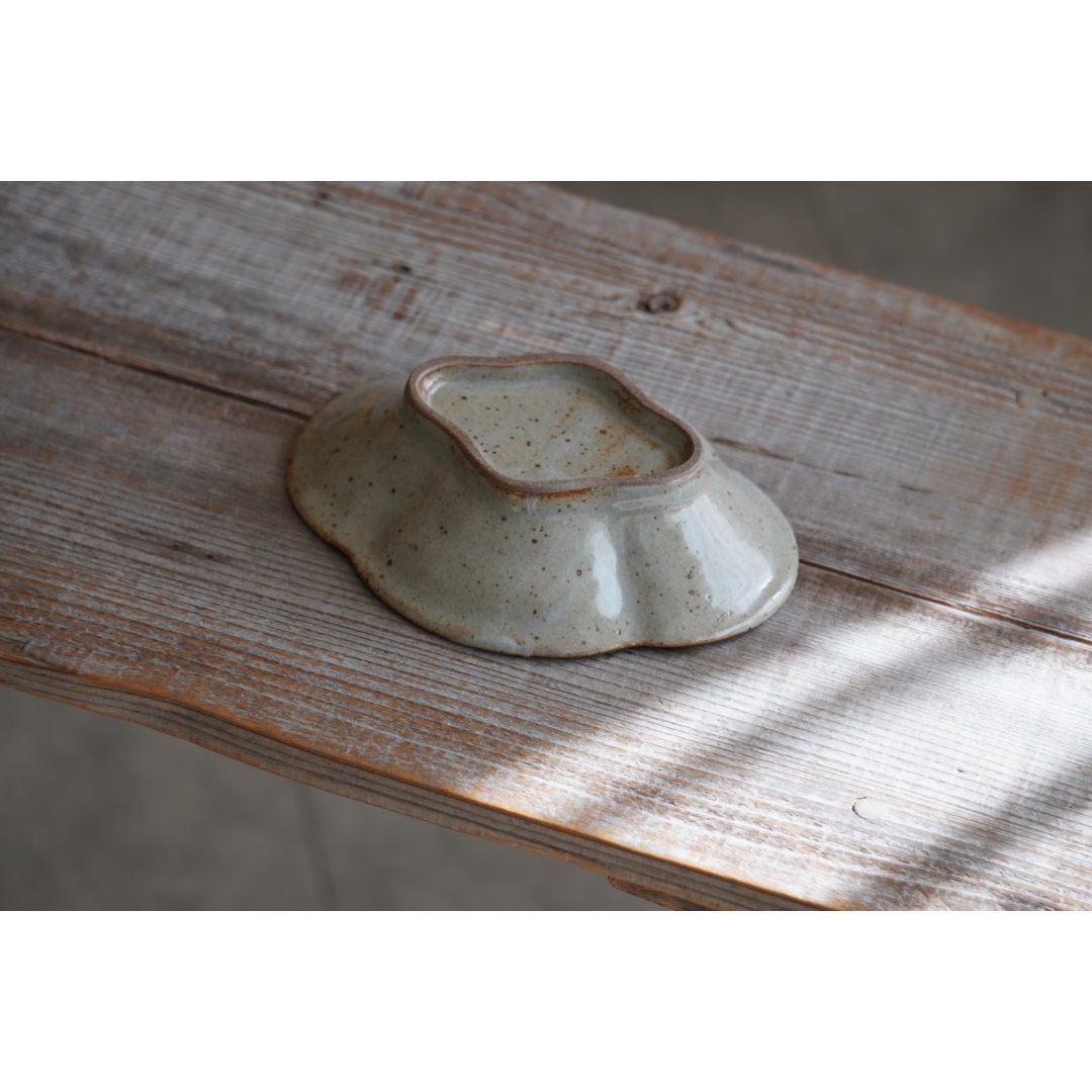 加藤舞】 鉄絵鍔縁木瓜皿 S | Kinilu STORE