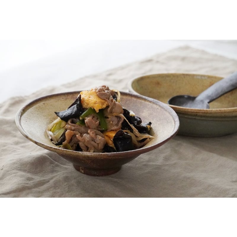 庄司理恵】太リム深皿 わら灰 | Kinilu STORE