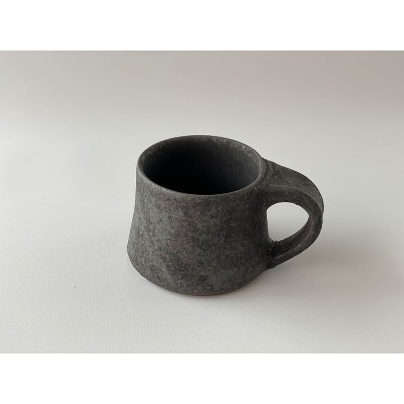 遠藤素子】マグ 粉引／鉄釉 | Kinilu STORE