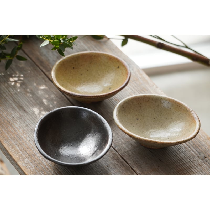 庄司理恵】卵小鉢／粉引・黒・わら灰 | Kinilu STORE