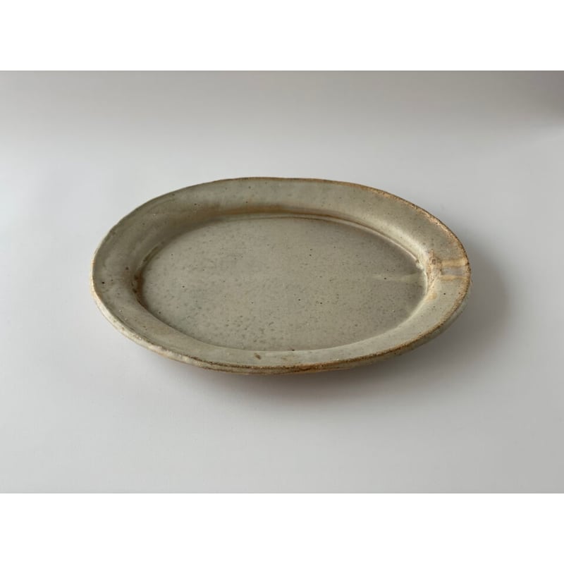遠藤素子】オーバル皿M 粉引／鉄釉 | Kinilu STORE