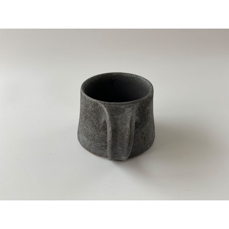 遠藤素子】マグ 粉引／鉄釉 | Kinilu STORE