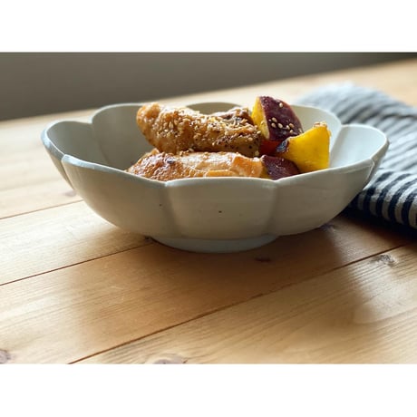 【鈴木まどか】白瓷輪花楕円六寸鉢