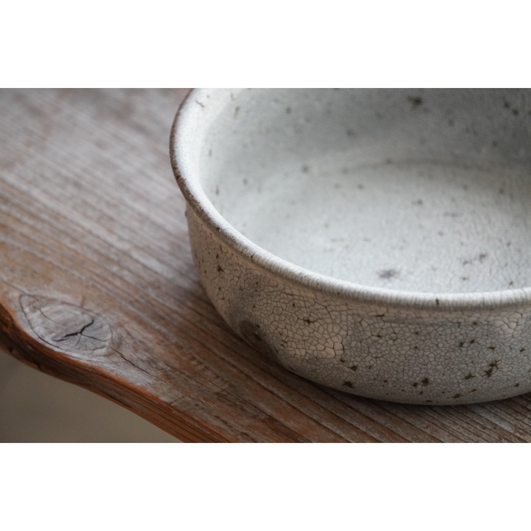 信楽焼　大原拓也さん　裂粉引　リムプレート　スープ皿　2枚 大原拓也】ドラ鉢 裂粉引 | Kinilu STORE
