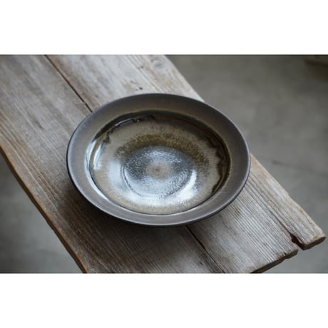 【北側雄一】七寸リム皿　白砂釉／窯変黒釉