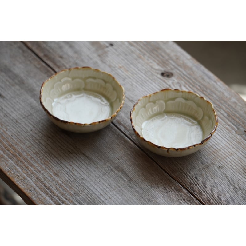 鈴木まどか】緑釉陽刻紋豆鉢 | Kinilu STORE