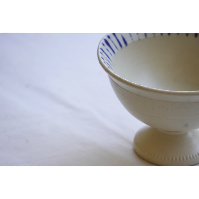 青いカエルデザインのデザートカップ 青いカエルデザインのデザートカップ