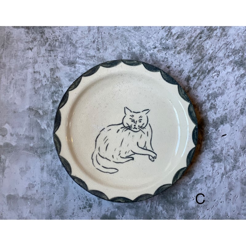 桂さえか/猫展】丸リム皿（白ネコ） | Kinilu STORE