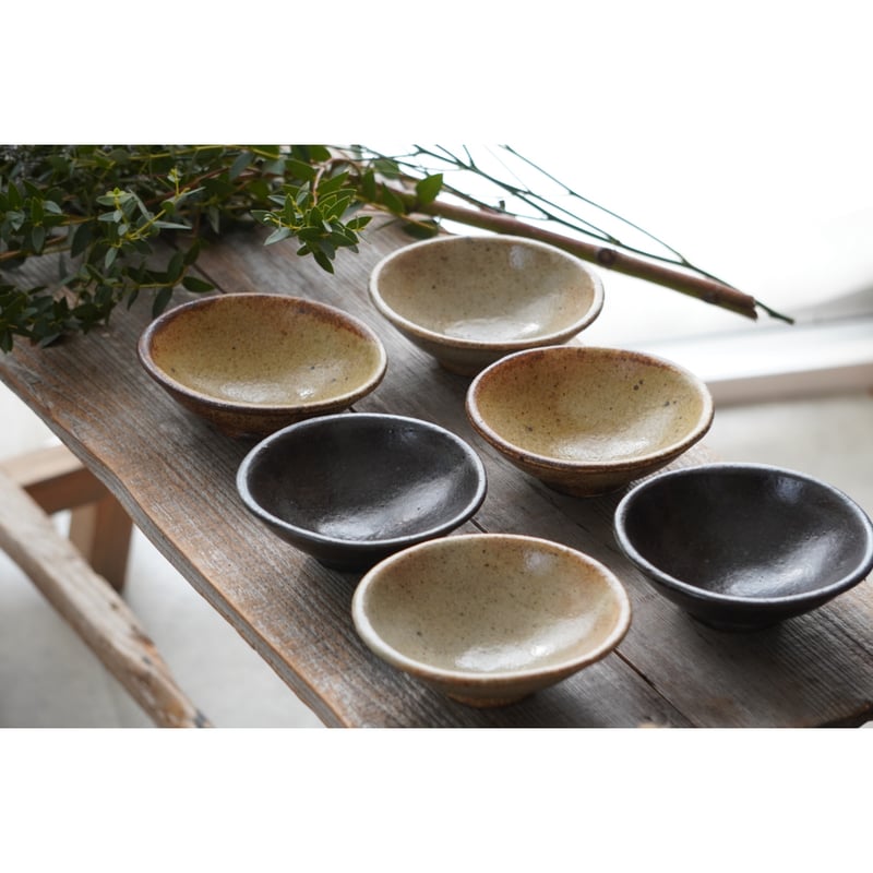 庄司理恵】卵小鉢／粉引・黒・わら灰 | Kinilu STORE