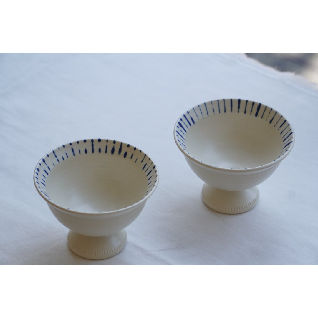 青いカエルデザインのデザートカップ 青いカエルデザインのデザートカップ