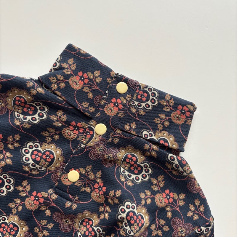 美品タグ付き MISHA&PUFF Turtleneck Misha & Puff Turtleneck - Sugar Calico Hearts |