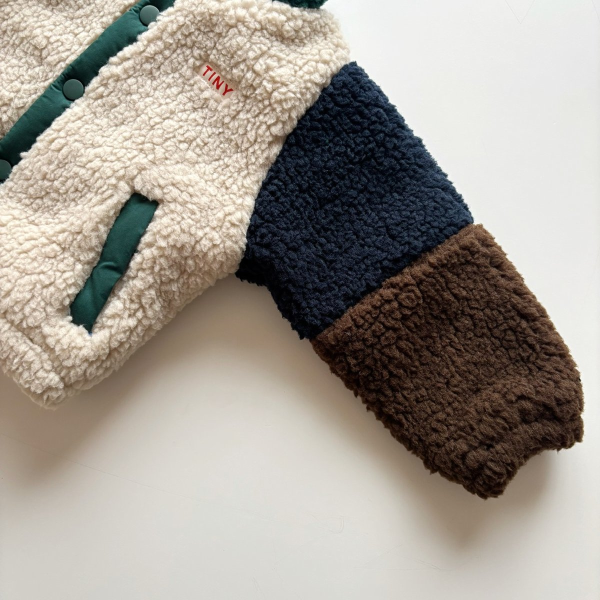 TINY COTTONS 大人向け バラ柄ジャケット 36 tiny cottons COLOR BLOCK POLAR SHERPA JACKET -