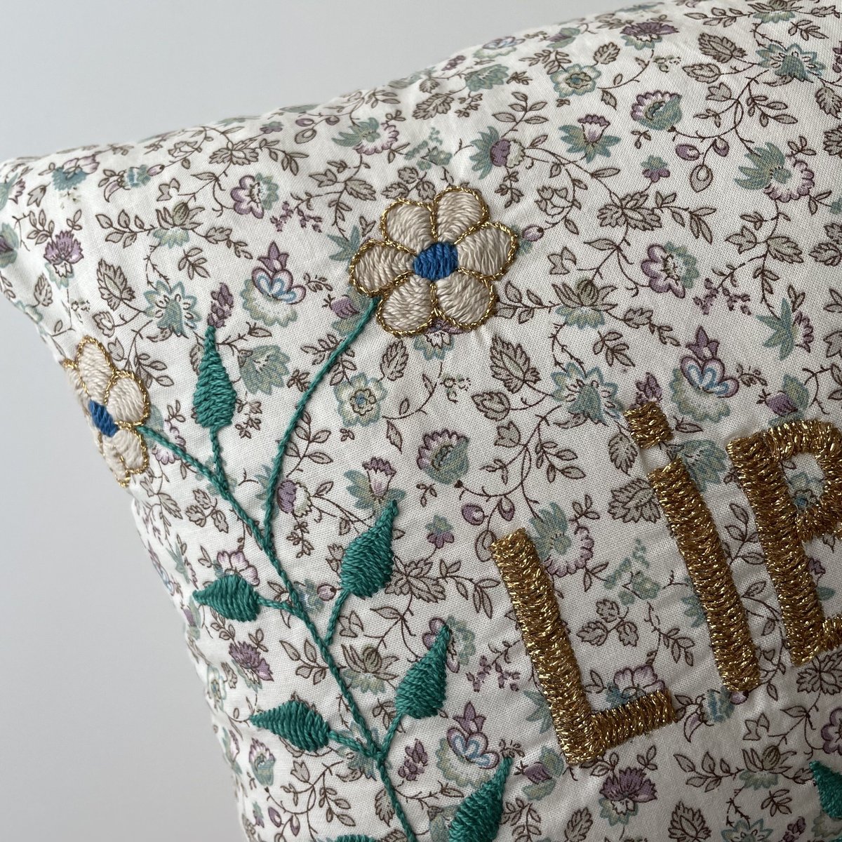 Embroidered cushion LIBERTE - white | Baby Styl