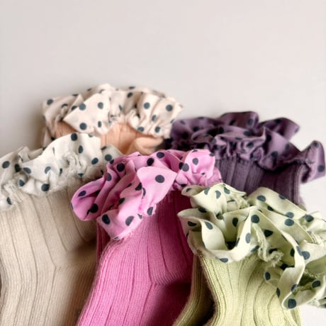 Collegien  Emilie - Polka Dots Ruffle Ribbed Ankle Socks
