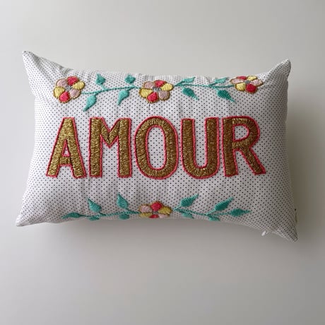 １点もの★新品◽️サオCSAOクッション＋中綿◽️フランス手刺繍リバティ 1点もの☆新品◽️サオCSAOクッション＋中綿◽️フランス手刺繍
