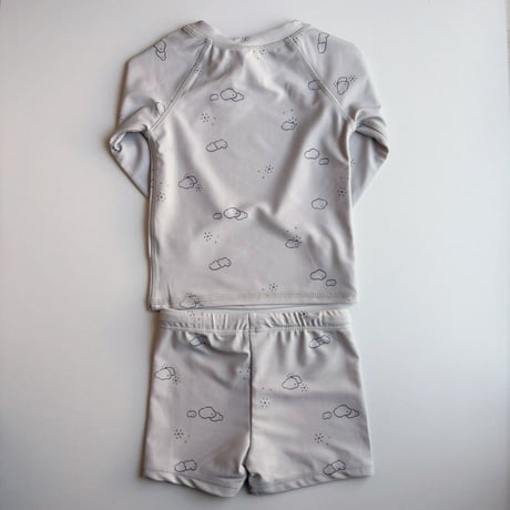 QUINCY MAE　FINN RASHGUARD + SHORT SET - CLOUD SUNNY DAY