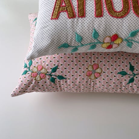 Mini embroidered cushion AMOUR - dot