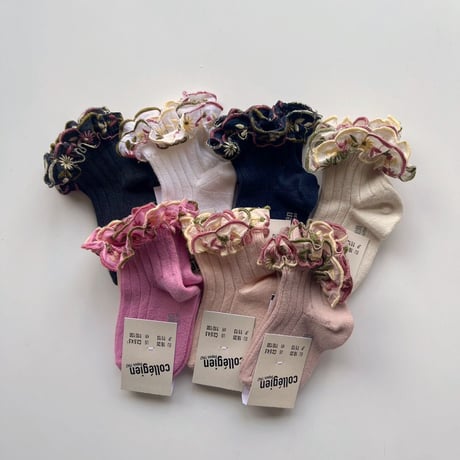 Collegien  ANEMONE - Embroidered Ruffle Ribbed Ankle Socks