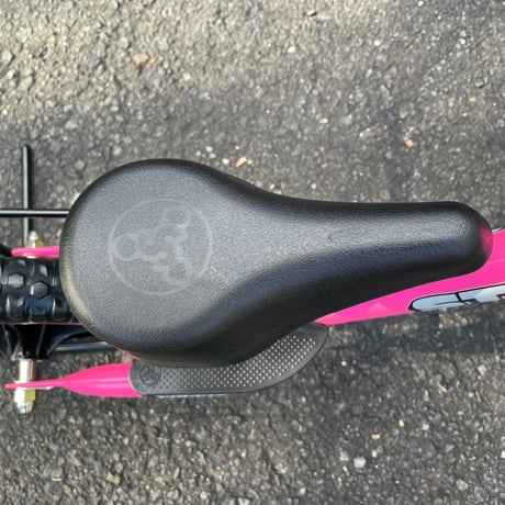 ストライダー　スポーツ　ピンクカラー