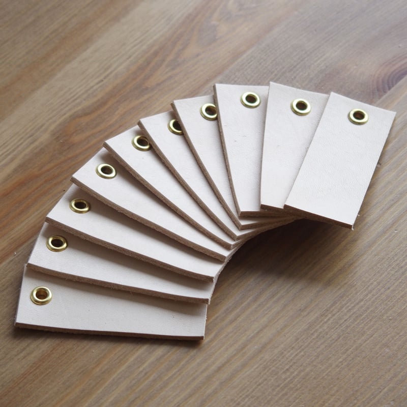 ヌメ革 レザータグ ハトメ付き (ナチュラル) | THREE's STORE