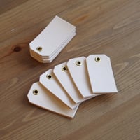 ヌメ革 レザータグ 席札 (キャメル) | THREE's STORE
