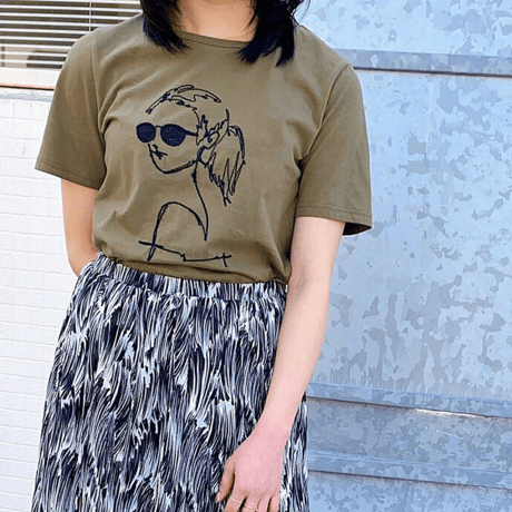Rosiee　クールレディー刺繍Tシャツ