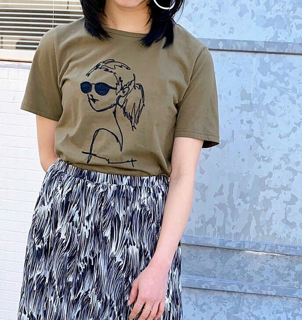Rosiee クールレディー刺繍Tシャツ | Rosier Doree