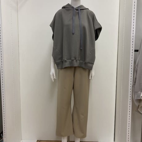 スリーブレスパーカー