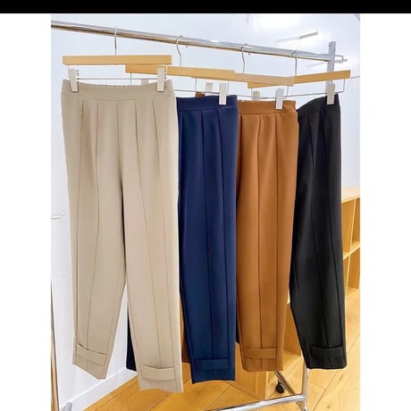 タックレイヤードテーパードパンツ