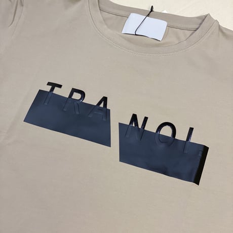 トラノイビッグロゴTシャツ　グレージュ