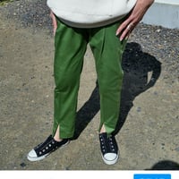 Annakelly フロントスリットテーパードパンツ