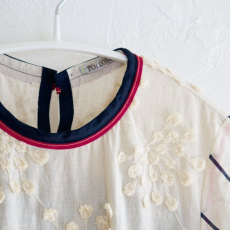 生成刺繍と紺の華やかなジョイントワンピース