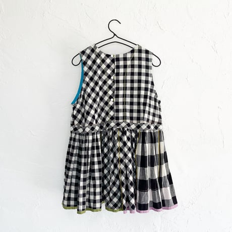 大人可愛い黒×白ギンガムチェックのノースリーブチュニック