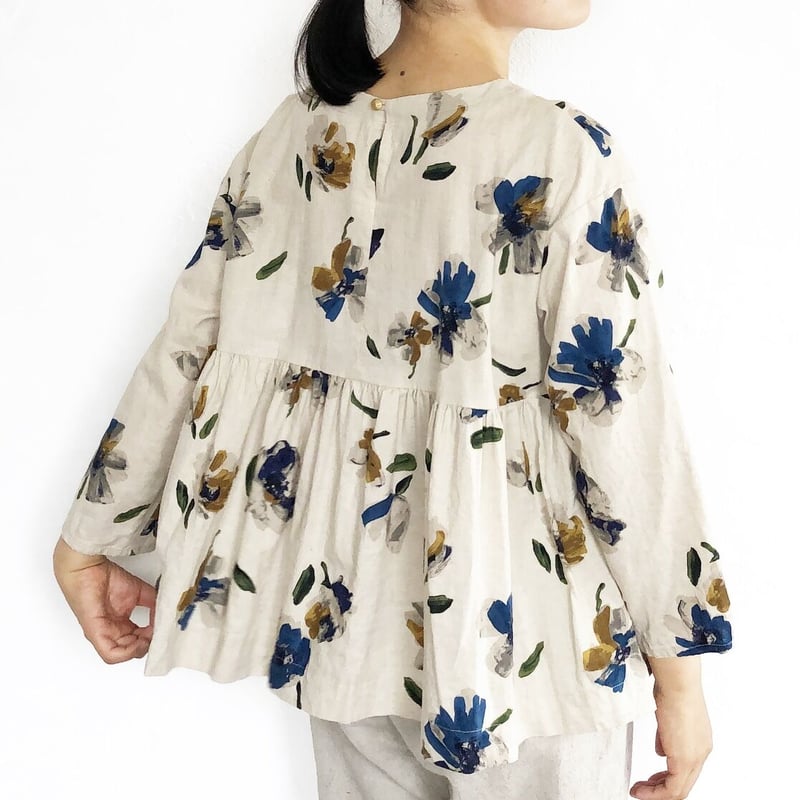 flower様⭐️レーヨンナイロンギャザーブラウス 袖flower刺しゅうギャザーブラウス – to blossom