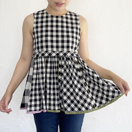 大人可愛い黒×白ギンガムチェックのノースリーブチュニック
