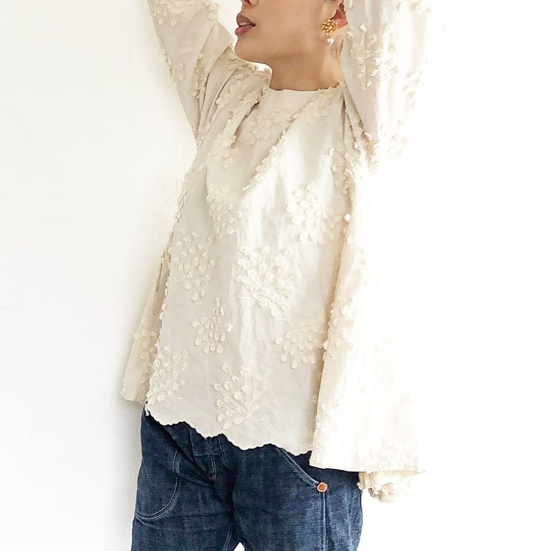 ハンドメイド　ふわふわブラウス 楽天市場】気品溢れる刺繍が目を惹くシフォンシャツブラウス