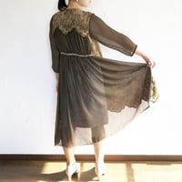 イタリア刺繍生地のシックで華やかなワンピースドレス