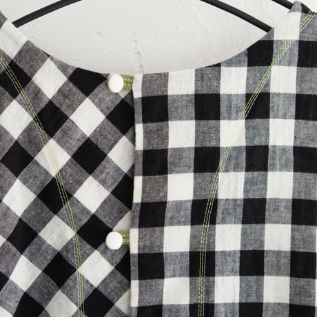 大人可愛い黒×白ギンガムチェックのノースリーブチュニック