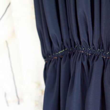 生成刺繍と紺の華やかなジョイントワンピース