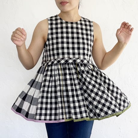 大人可愛い黒×白ギンガムチェックのノースリーブチュニック