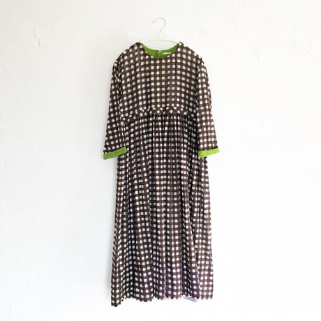 茶色ギンガムチェックの大人かわいいギャザーワンピース
