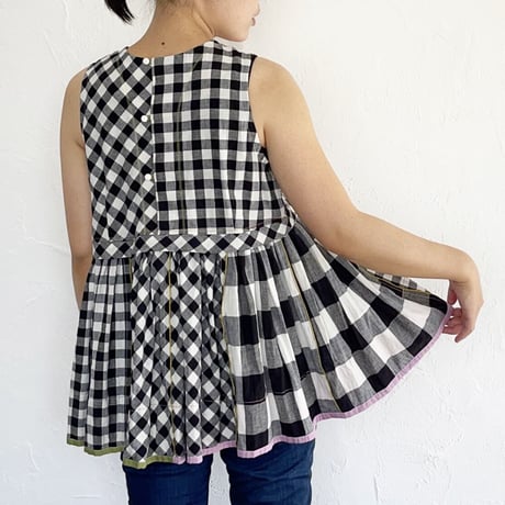 大人可愛い黒×白ギンガムチェックのノースリーブチュニック