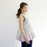 ディテールが可愛い白ストライプのノースリーブチュニック