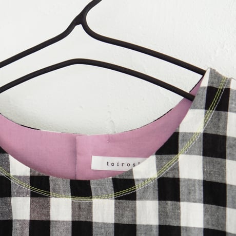 大人可愛い黒×白ギンガムチェックのノースリーブチュニック