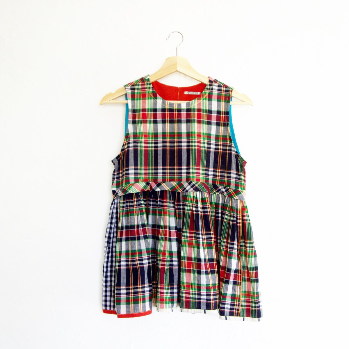 sunaokuwaharaノースリーブ チュニック 緑赤チェック sunaokuwaharaノースリーブ チュニック 緑赤チェック 赤が印象的な