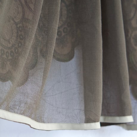イタリア刺繍生地のシックで華やかなワンピースドレス