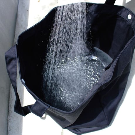 バケツにもなる撥水バッグ