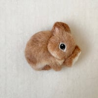羊毛うさぎブローチ02