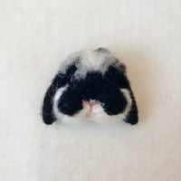 お顔ブローチ03
