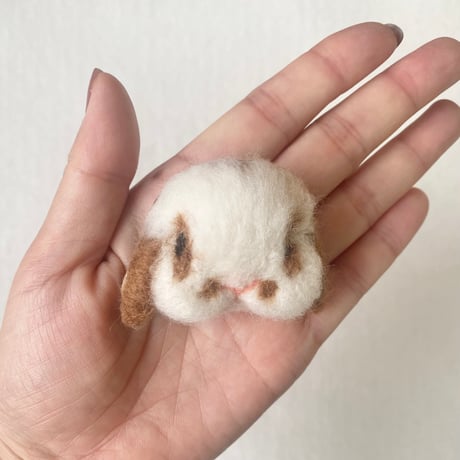 お顔ブローチ11